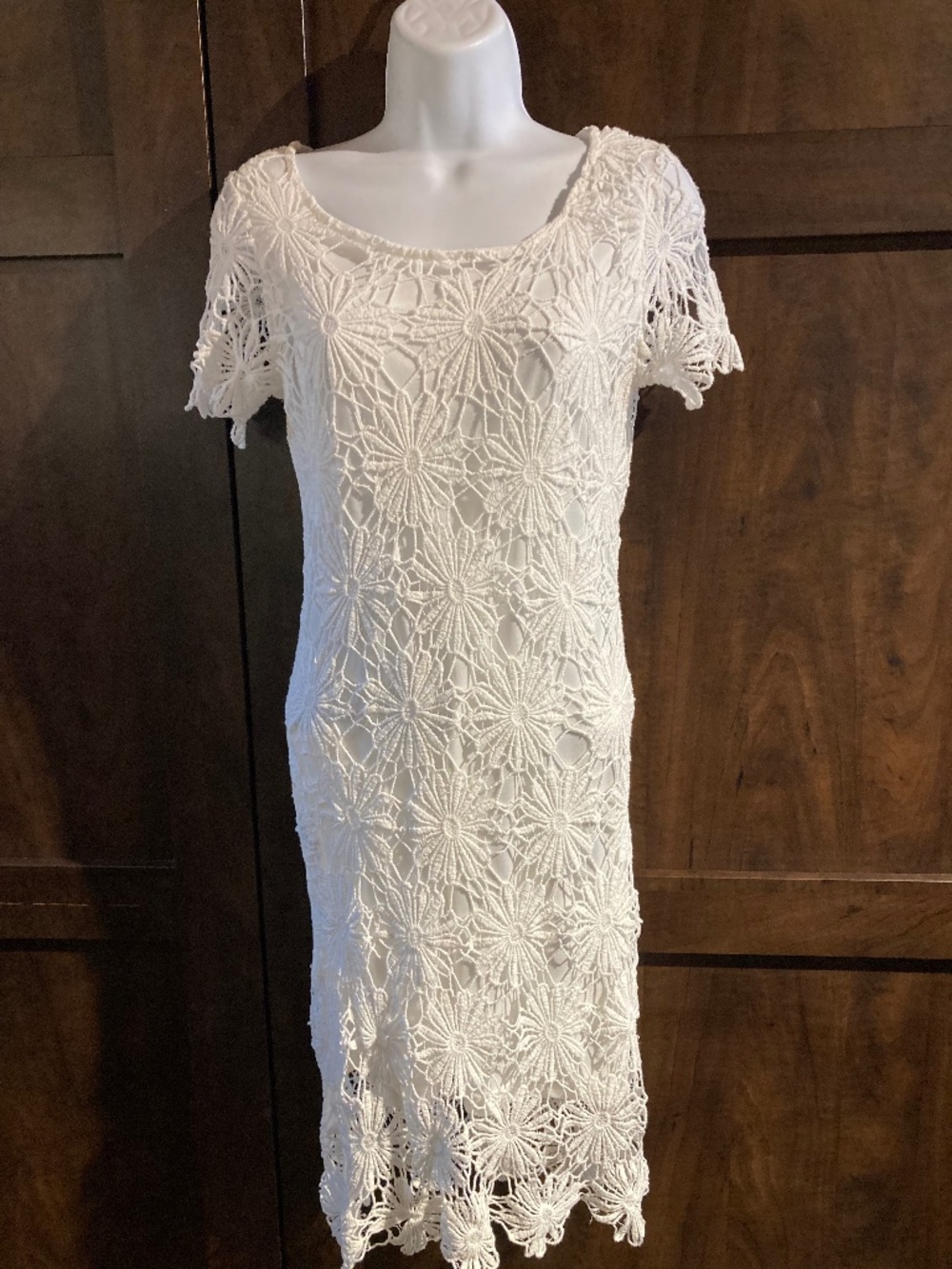 Suzy Shier White Crocheted Flower Dress, Lined, Size S
